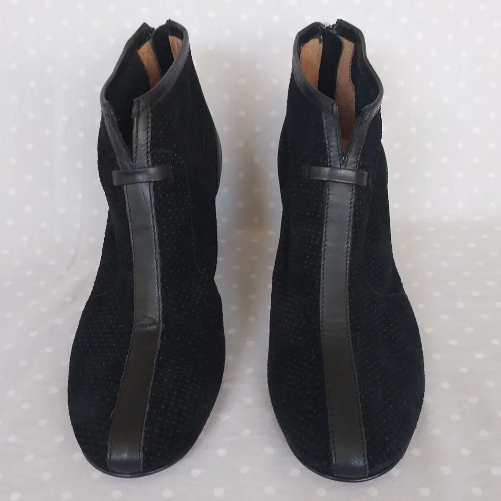 Aquatalia by Marvin K. Xcellent Black Perforated Suede  * Leather Ankle Bootie
